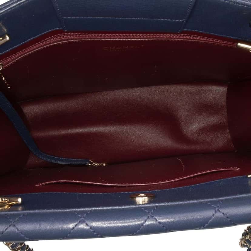 Chanel Quilted Sheepskin Beauty Lock Shopping Tote Blue Leather Good condition - Model View