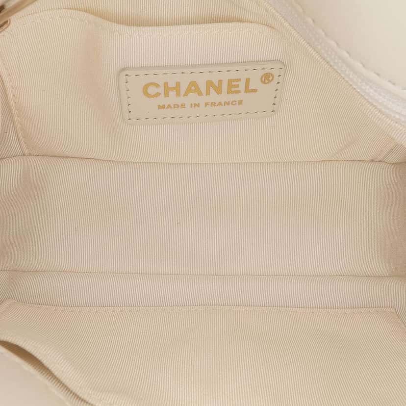 Chanel Small Mix Quilted Aged Calfskin New Clutch Flap White Leather Good condition - Model View