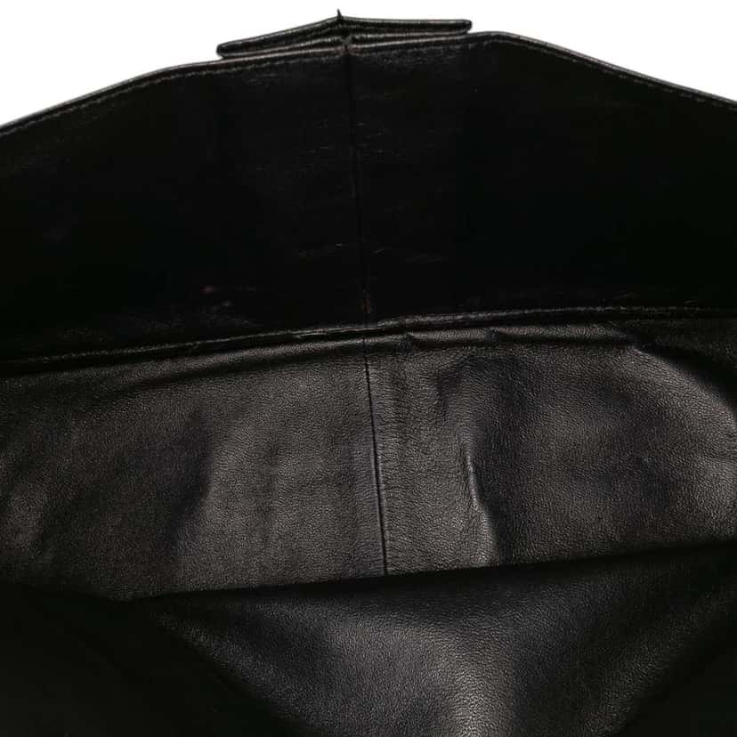 Chanel Reissue 2.55 Patent Double Flap 226 Black Leather Good condition - Model View