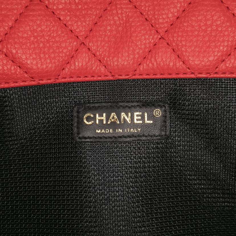 Chanel XXL Quilted Calfskin Travel Flap Red Leather Good condition - Box View
