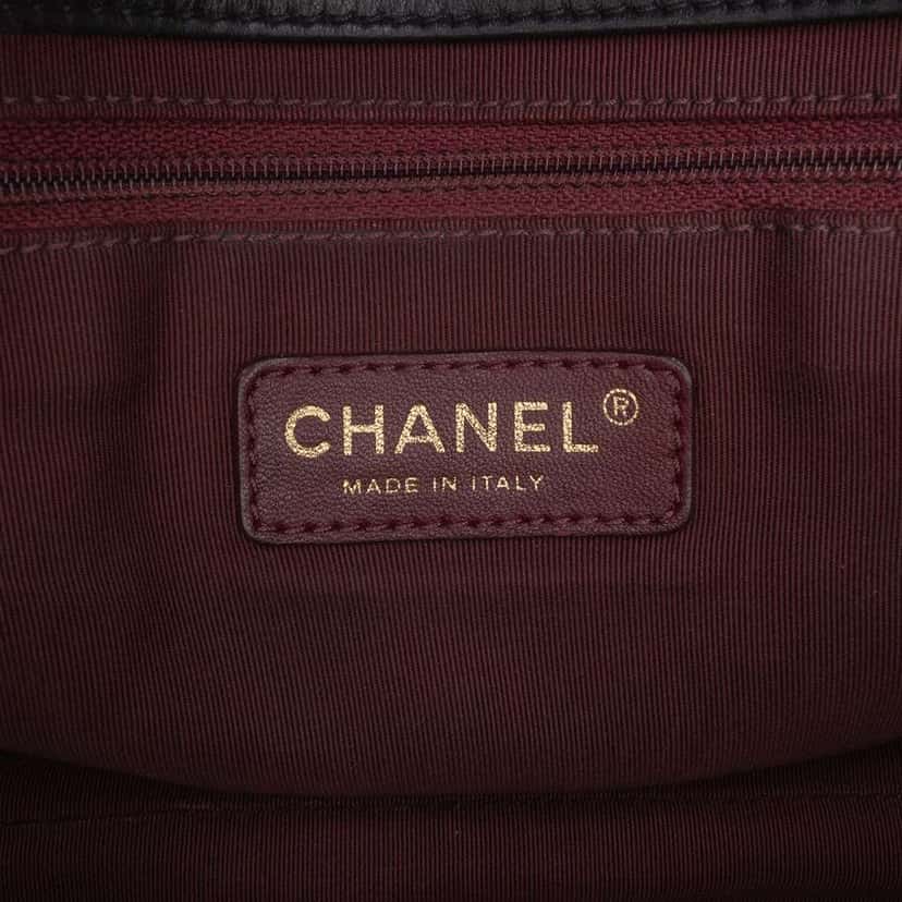 Chanel Large Reissue 2.55 Diamond Debossed Calfskin Cosmos Flap Black Leather Good condition - Box View