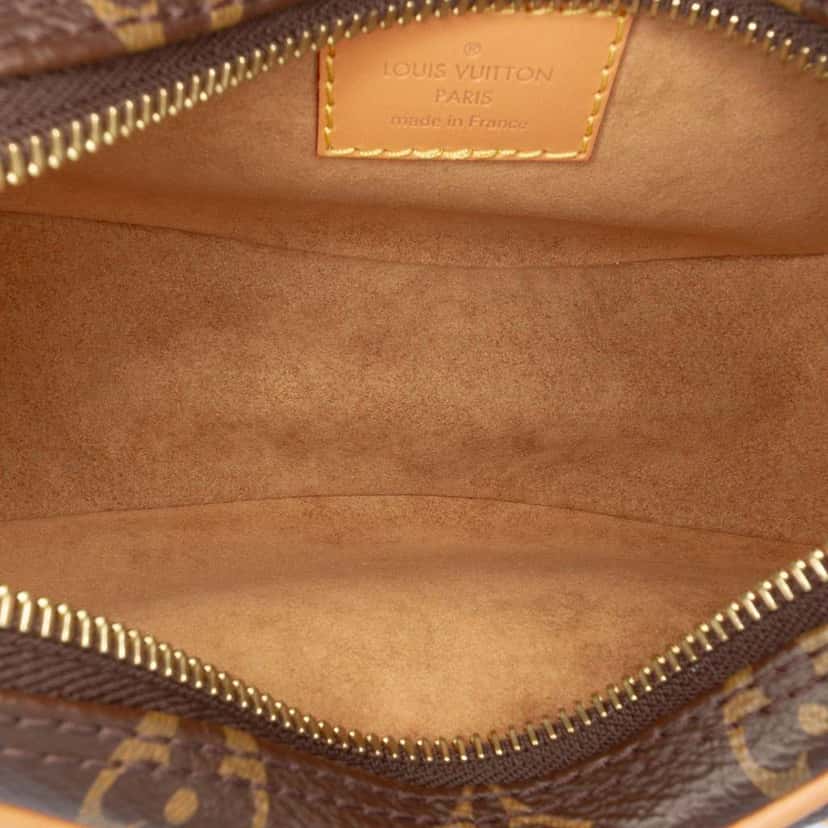 Louis Vuitton Monogram Loop Brown Good condition - Model View