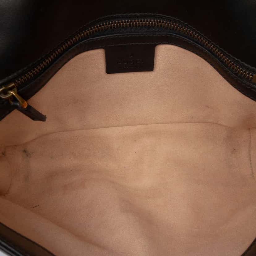 Gucci Medium GG Marmont Matelasse Leather Shoulder Bag Black Leather Good condition - Model View
