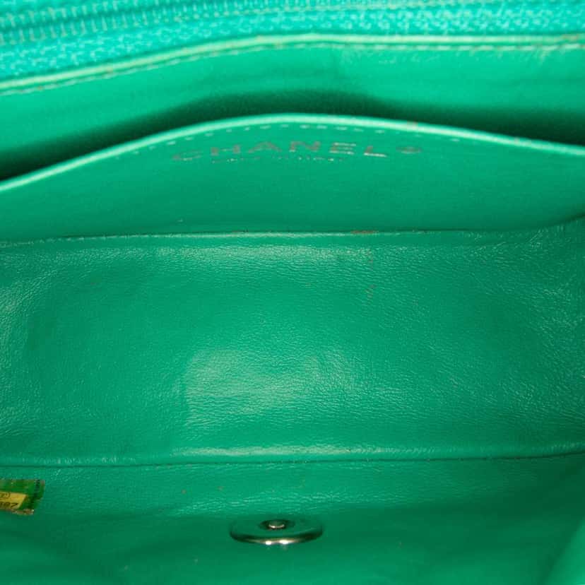 Chanel Mini Square Classic Patent Single Flap Green Leather Good condition - Model View