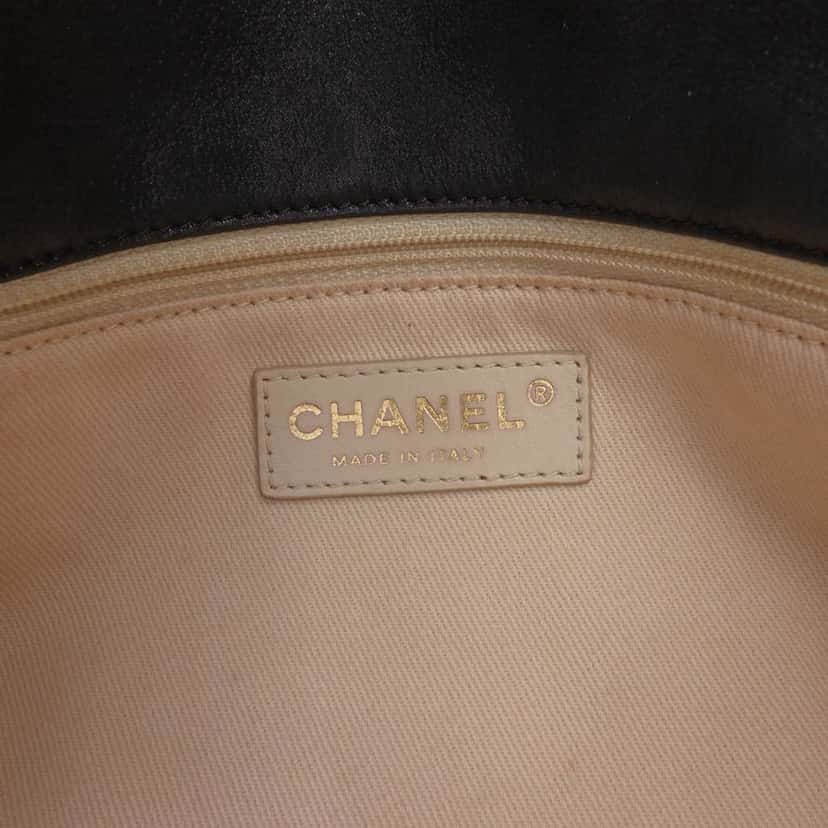 Chanel Quilted Calfskin Chic Quilt Flap Black Leather Good condition - Box View