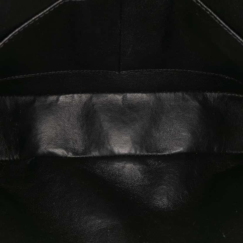 Chanel Medium Classic Caviar Double Flap Black Leather Good condition - Model View