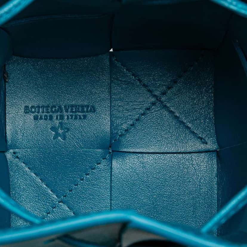 Bottega Veneta Mini Nappa Maxi Intrecciato Cassette Bucket Bag Blue Leather Good condition - Model View