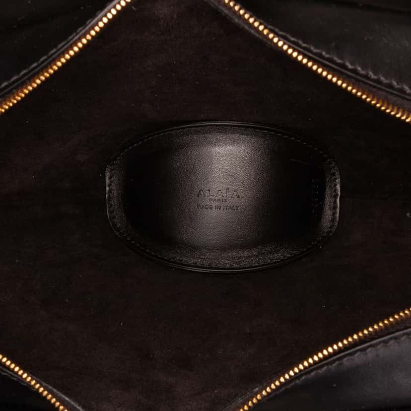 Alaïa Small Calfskin Khaima Bag Black Leather Good condition - Model View