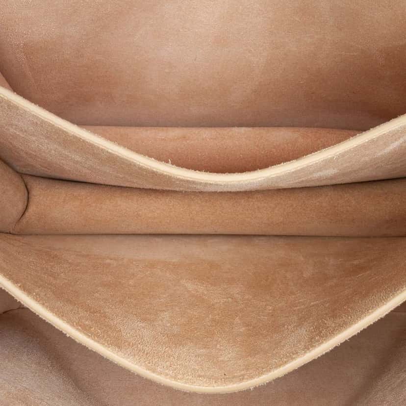 Alaïa Medium Textured Calfskin Le Papa Crossbody Black Leather Good condition - Model View