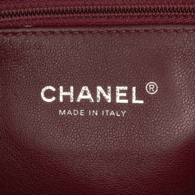 Chanel Small Metallic Caviar CC Filigree Flap Silver Leather Good condition - Box View