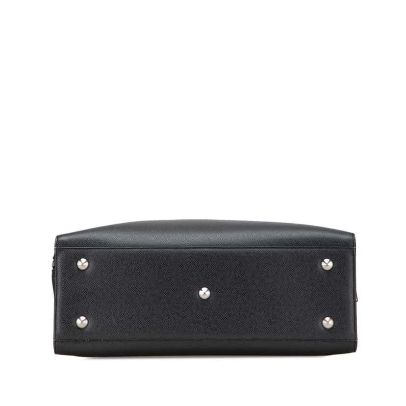 Louis Vuitton Taiga Nevski Black Leather Good condition - Inside View