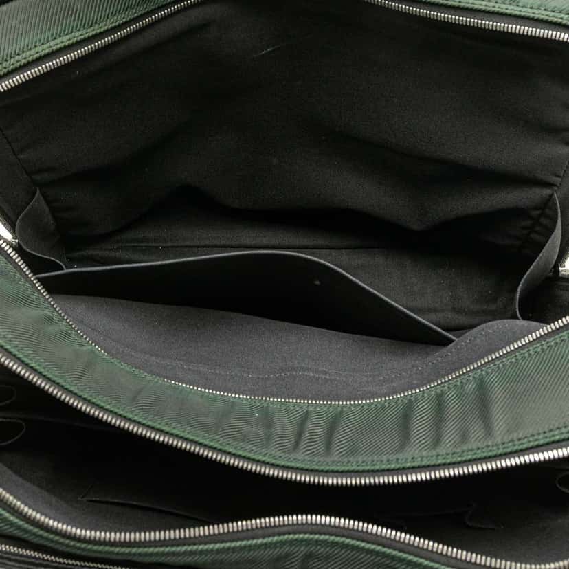 Louis Vuitton Taiga Nevski Black Leather Good condition - Model View