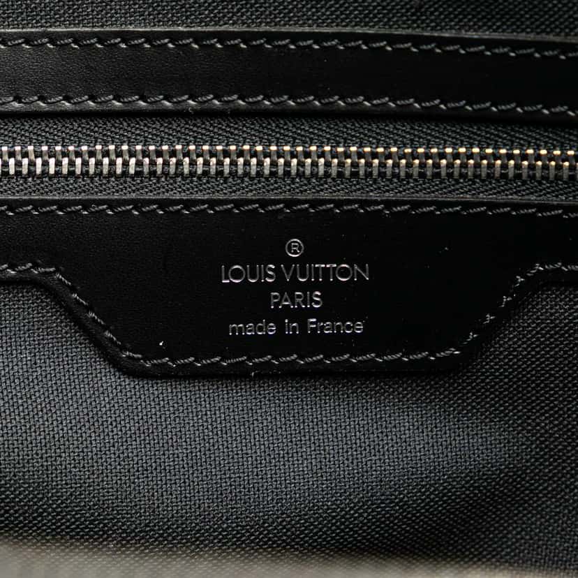 Louis Vuitton Taiga Nevski Black Leather Good condition - Box View