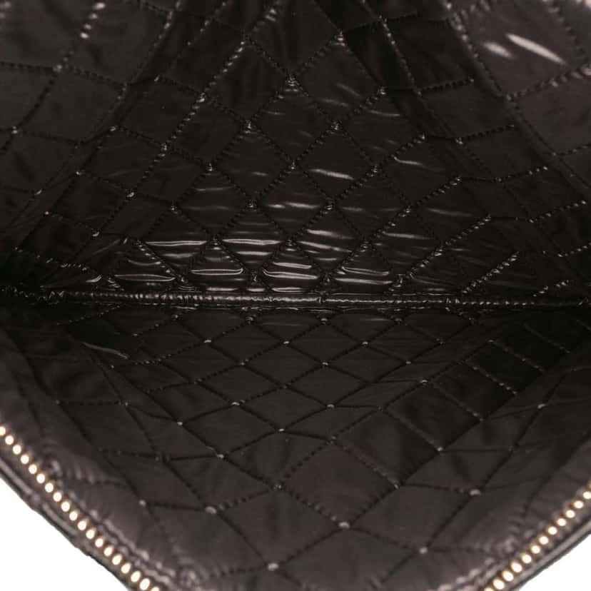 Chanel Medium Quilted Lambskin Double Stitch Tassel O Case Clutch Black Leather Good condition - Model View