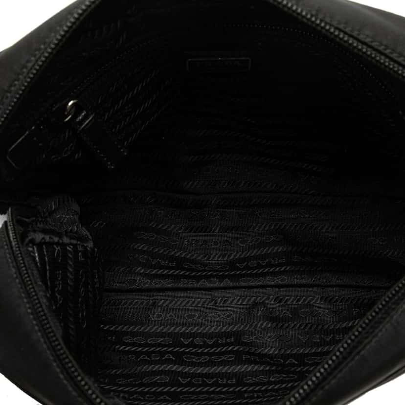 Prada Saffiano Trimmed Tessuto Clutch Black Good condition - Model View