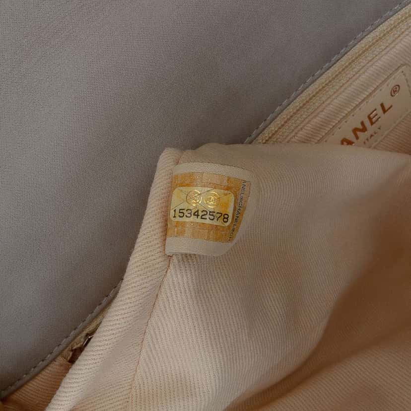 Chanel Quilted Calfskin Chic Quilt Flap Brown Leather Good condition - Model View