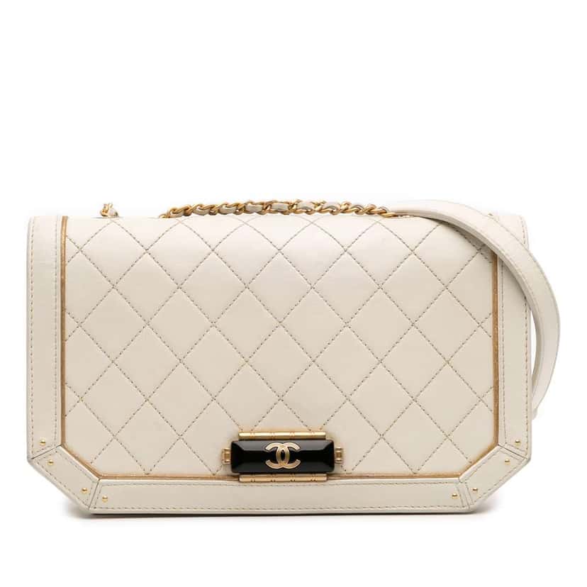 Chanel Medium Quilted Calfskin Octagon CC Clasp Flap White Leather Very good condition - Front View