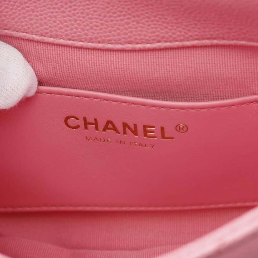 Chanel Mini Quilted Caviar CC Messenger Flap Pink Leather Good condition - Model View