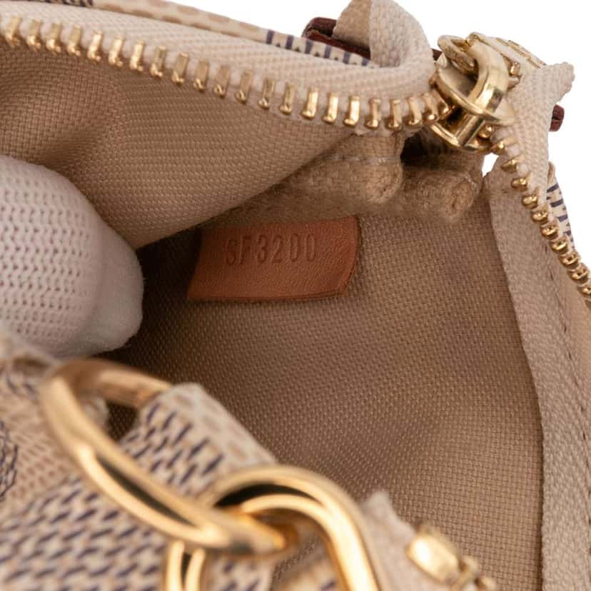 Louis Vuitton Damier Azur Mini Pochette Accessoires White Good condition - Box View