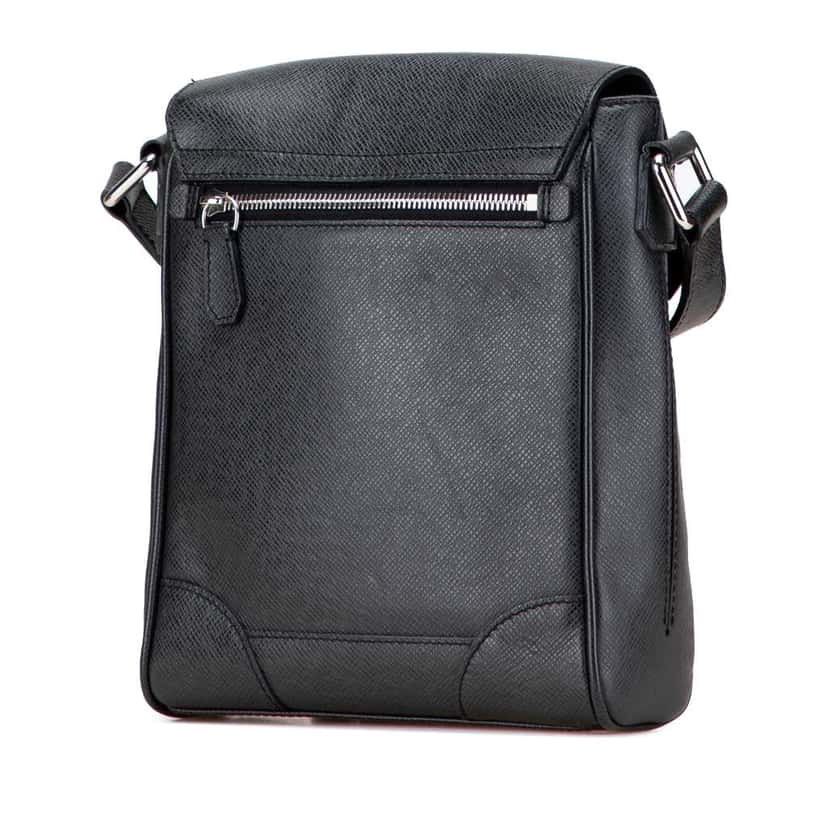 Louis Vuitton Taiga Luca Black Leather Good condition - Back View