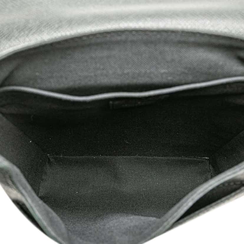 Louis Vuitton Taiga Luca Black Leather Good condition - Model View