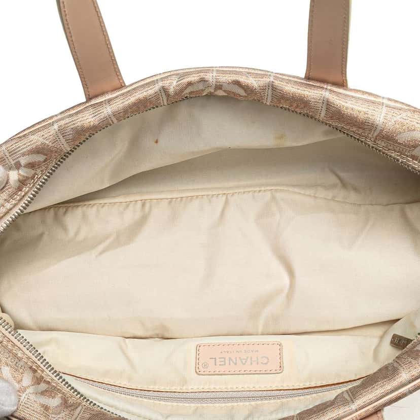 Chanel New Travel Line Nylon Handbag Brown Good condition - Model View