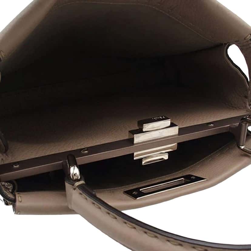 Fendi Medium Leather Selleria Peekaboo Iconic Satchel Brown Leather Good condition - Model View
