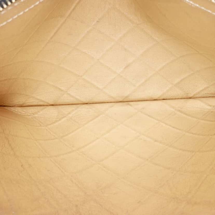 Chanel CC Stitched Lambskin Clutch Black Leather Good condition - Model View