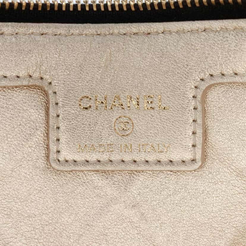 Chanel CC Stitched Lambskin Clutch Black Leather Good condition - Box View