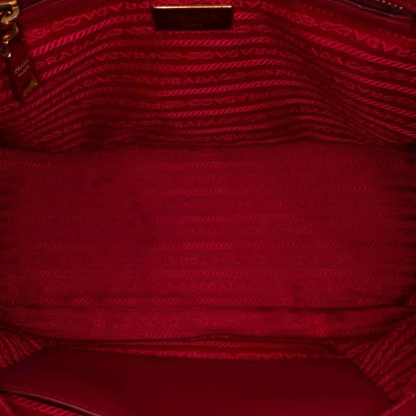 Prada Small Saffiano Lux Galleria Double Zip Satchel Red Leather Good condition - Model View