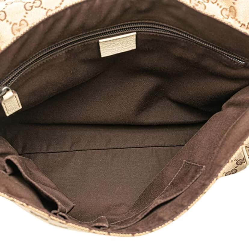 Gucci GG Canvas Crossbody Brown Canvas Good condition - Model View