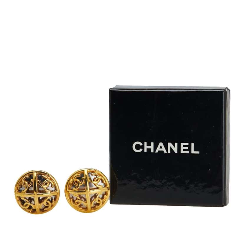 Chanel Gold Plated and Silver Plated CC Round Clip On Earrings Gold Metal Good condition - Model View