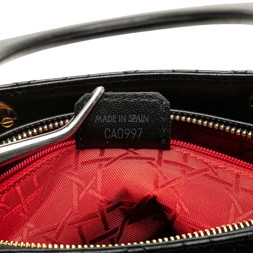 Dior Medium Lambskin Cannage Lady Dior Black Leather Good condition - Model View