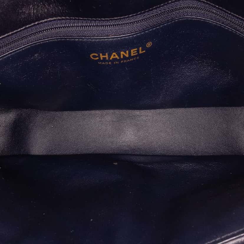 Chanel CC Horizontal Quilted Lambskin Double Flap Black Leather Fair condition - Model View