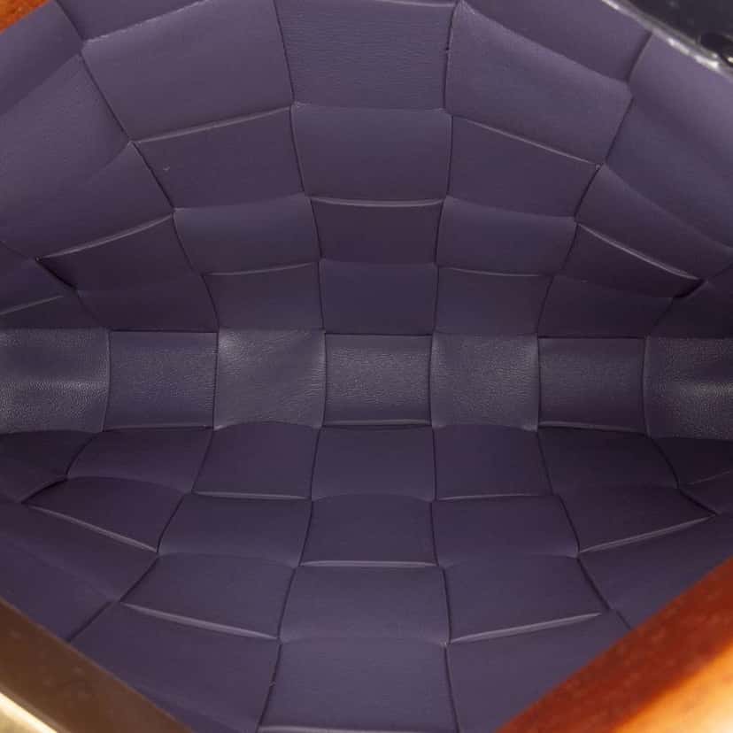 Bottega Veneta Lambskin Maxi Intrecciato The Snap Clutch Purple Leather Good condition - Model View