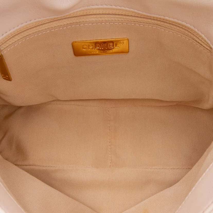 Chanel Medium Lambskin 19 Flap White Leather Good condition - Model View