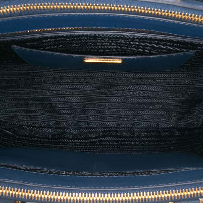 Prada Large Saffiano Lux Galleria Double Zip Tote Blue Leather Good condition - Model View