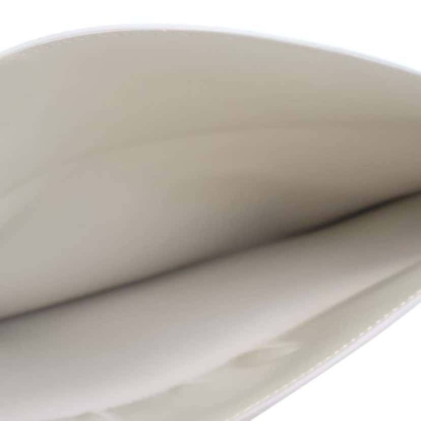 Bottega Veneta Brushed Calfskin Cradle Fold Over Shoulder Bag White Leather Good condition - Model View