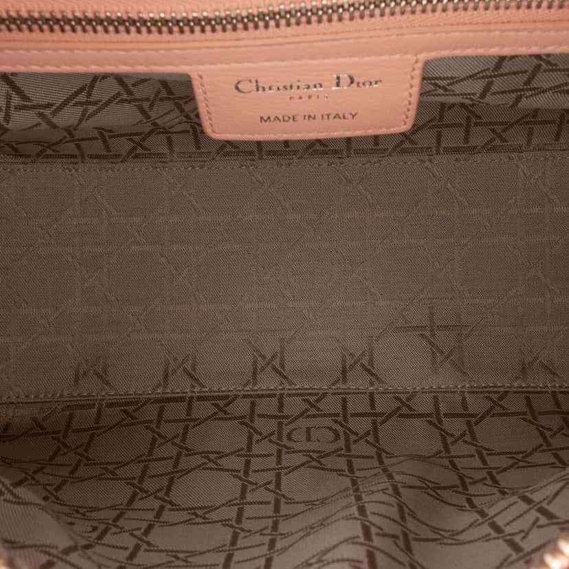 Dior Medium Lambskin Cannage Lady Dior Pink Leather Good condition - Model View