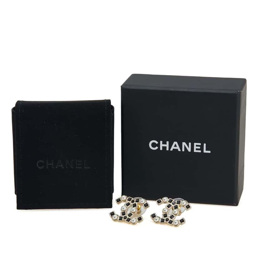 Chanel CC Gold Plated Crystals & Faux Pearls Stud Earrings Gold Metal Good condition - Model View