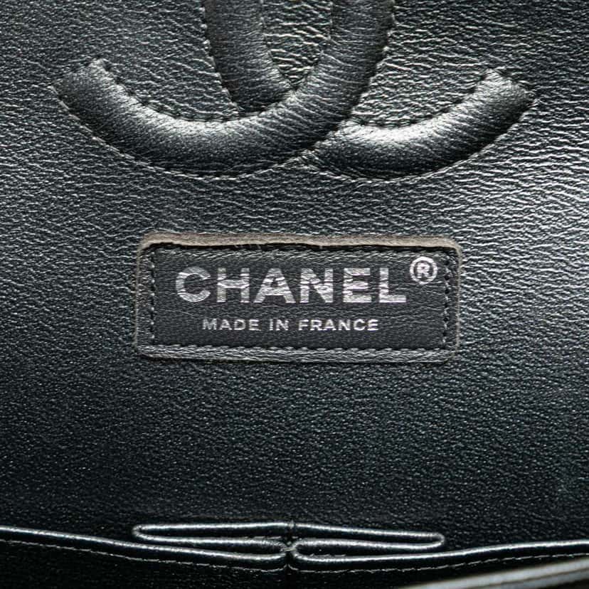Chanel Medium Classic Chevron Caviar Double Flap Black Leather Very good condition - Box View