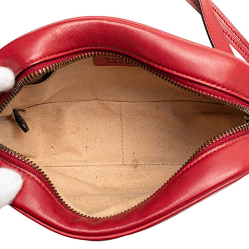 Gucci Mini GG Marmont Matelasse Leather Crossbody Red Leather Very good condition - Model View