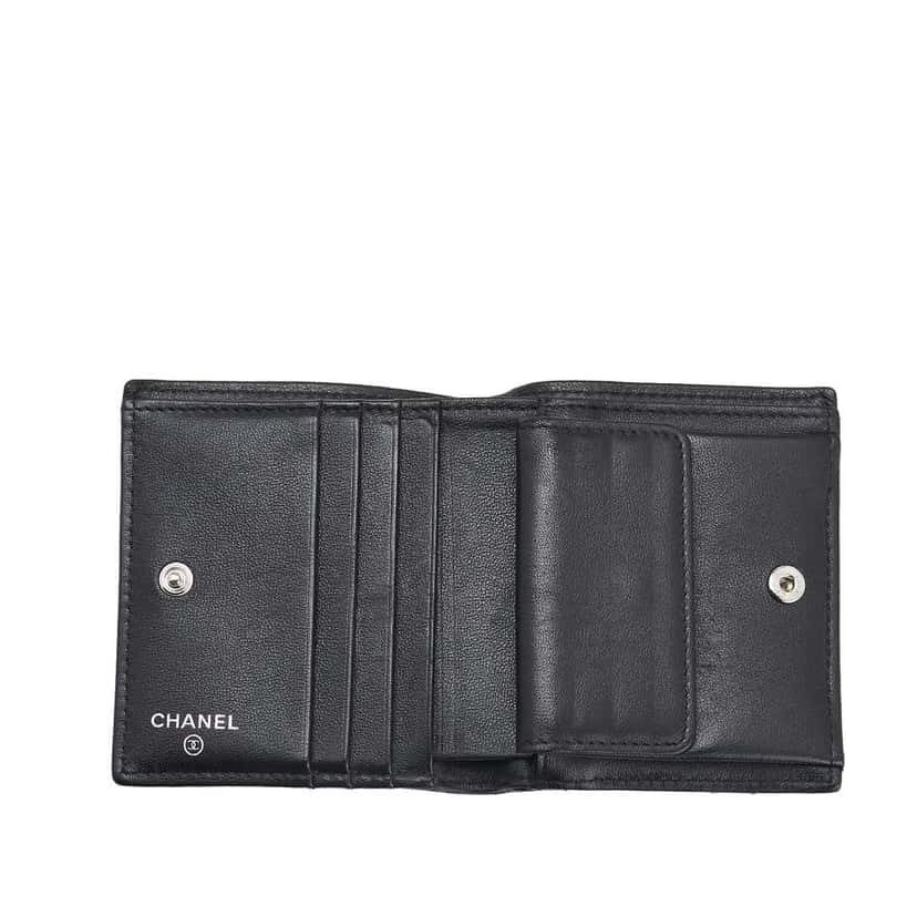Chanel CC Quilted Lambskin Compact Bifold Wallet Black Leather Good condition - Model View