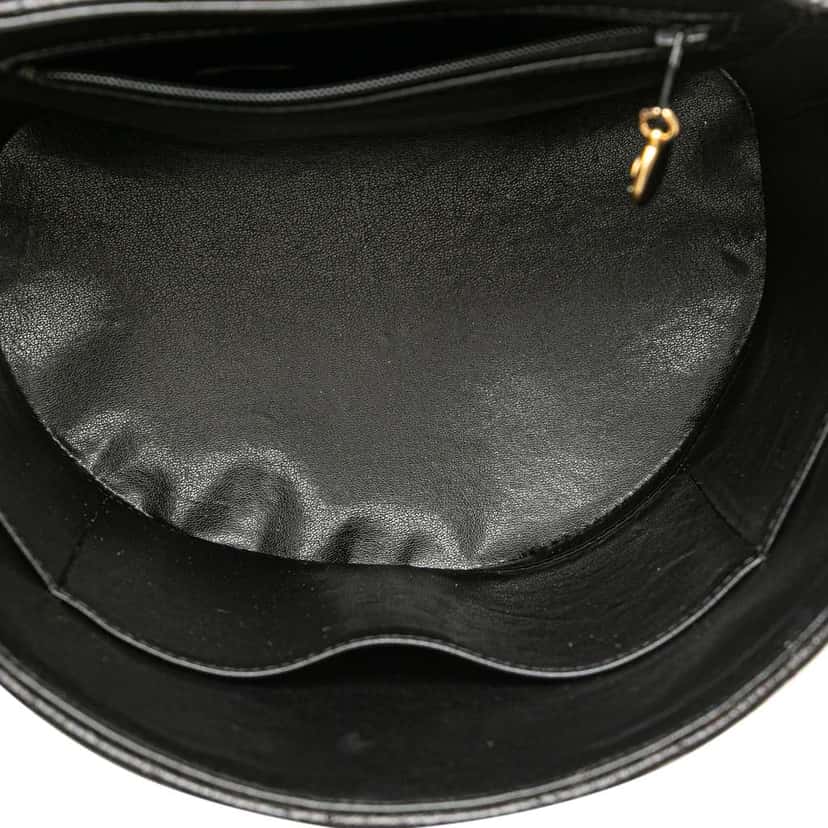 Chanel CC Chevron Caviar Turnlock Vanity Bag Black Leather Good condition - Model View