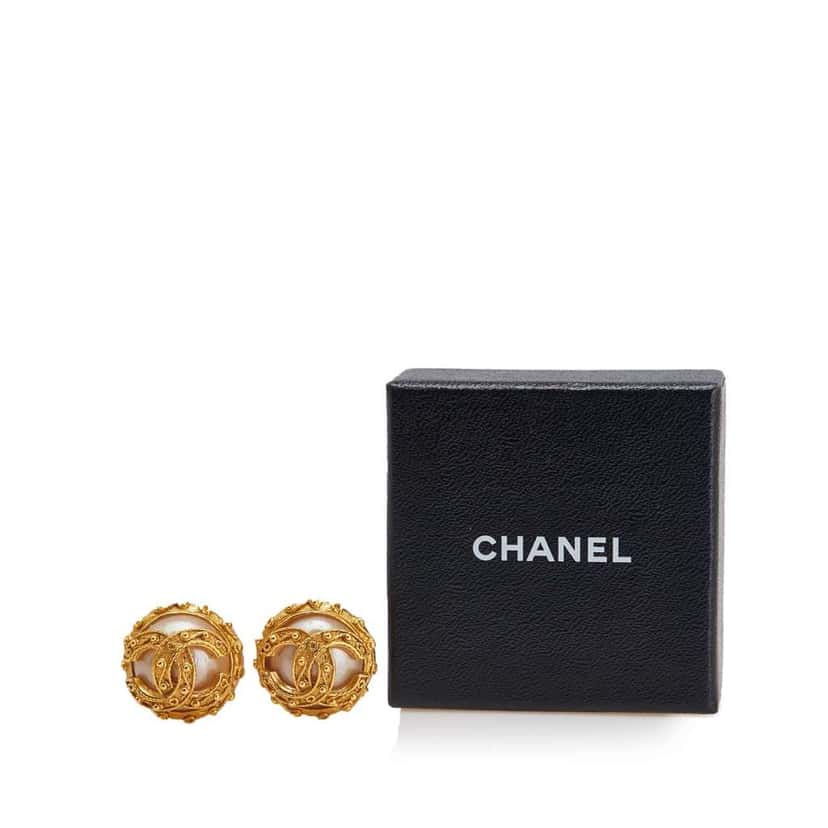 Chanel Gold Plated Studded CC Pearl Clip On Earrings Gold Metal Good condition - Model View