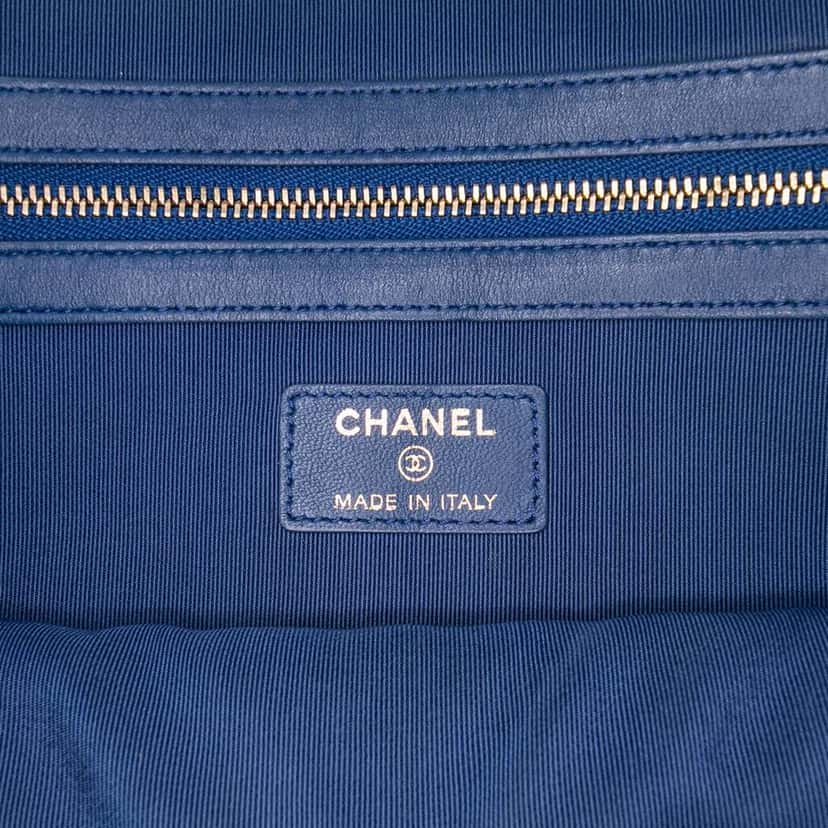 Chanel Large Quilted Lambskin O Case Clutch Blue Leather Good condition - Box View