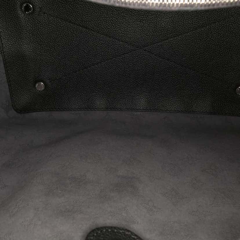 Louis Vuitton Monogram Mahina Carmel Black Leather Good condition - Model View