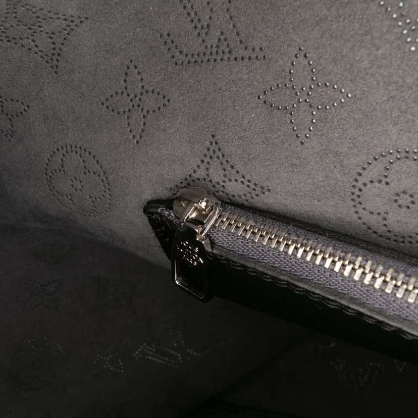 Louis Vuitton Monogram Mahina Carmel Black Leather Good condition - Box View