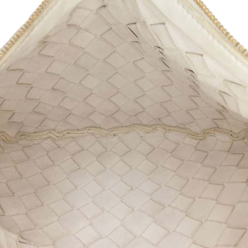Bottega Veneta Small Lambskin Intrecciato Turn Pouch White Leather Good condition - Model View