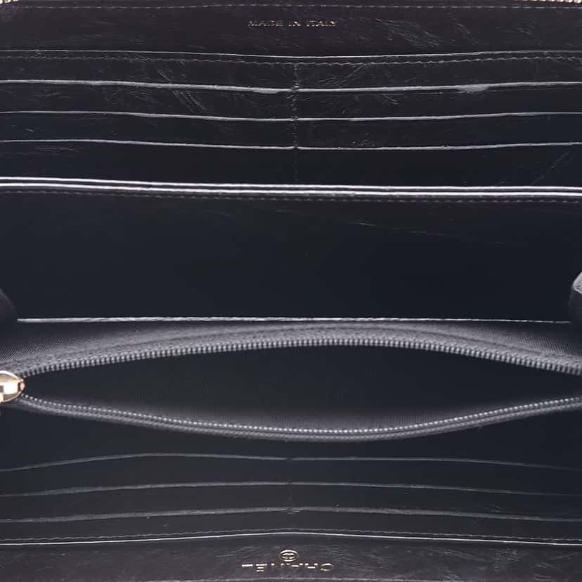 Chanel Reissue 2.55 Quilted Aged Calfskin Zip Around Wallet Black Leather Good condition - Model View